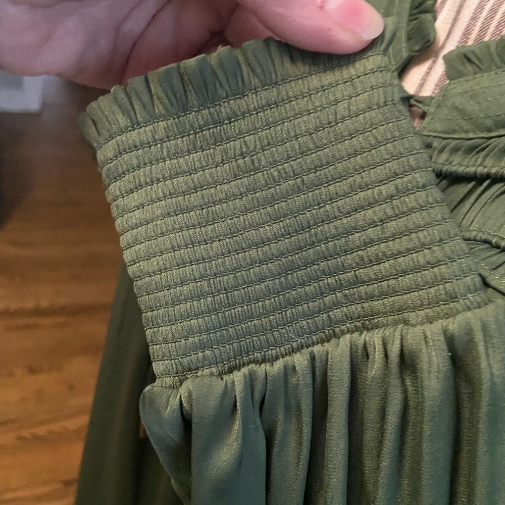 T Tahari Olive Green Blouse with Pleated Design - Picture 6 of 7